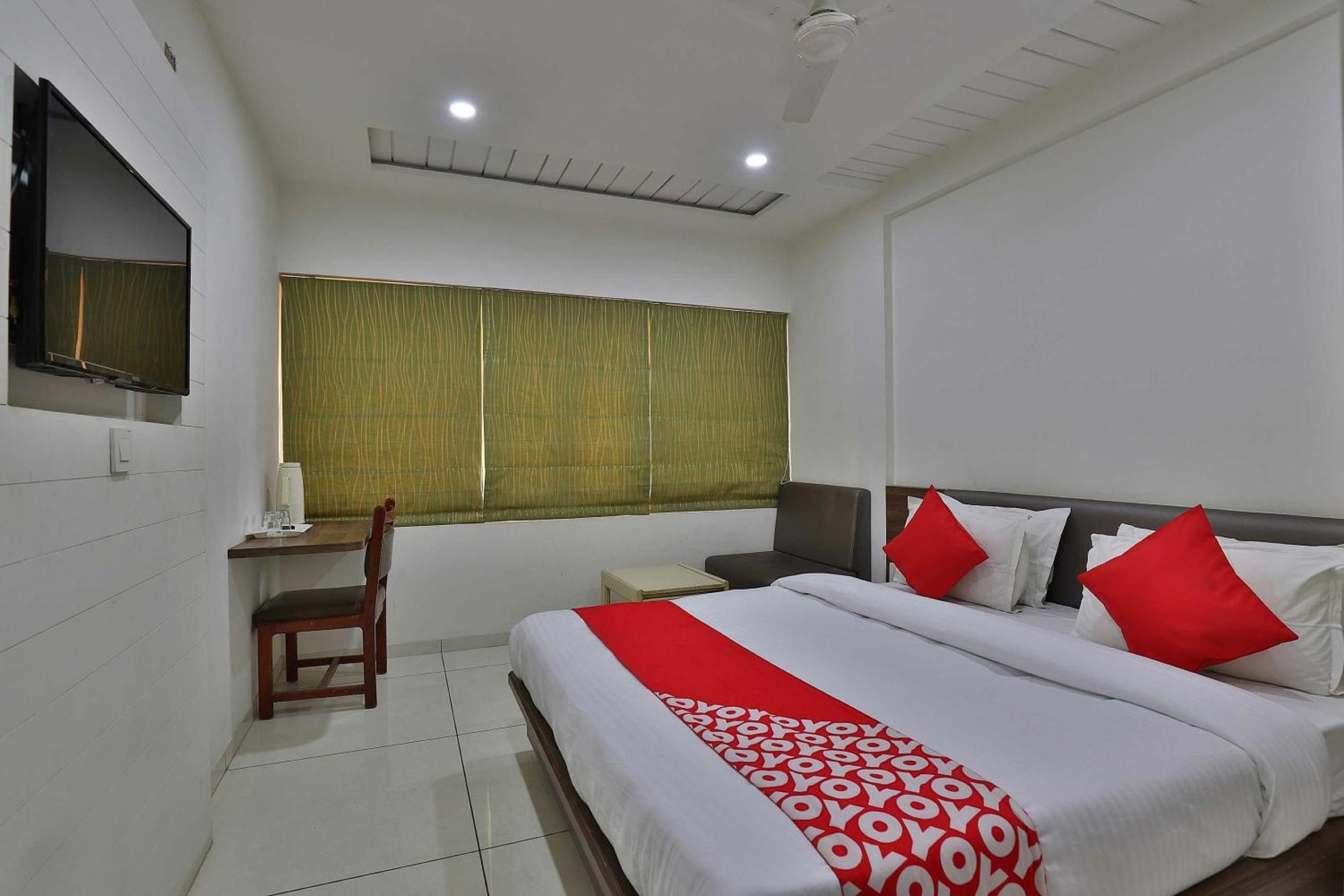 Collection O Hotel Panchsheel Vadodara Bagian luar foto