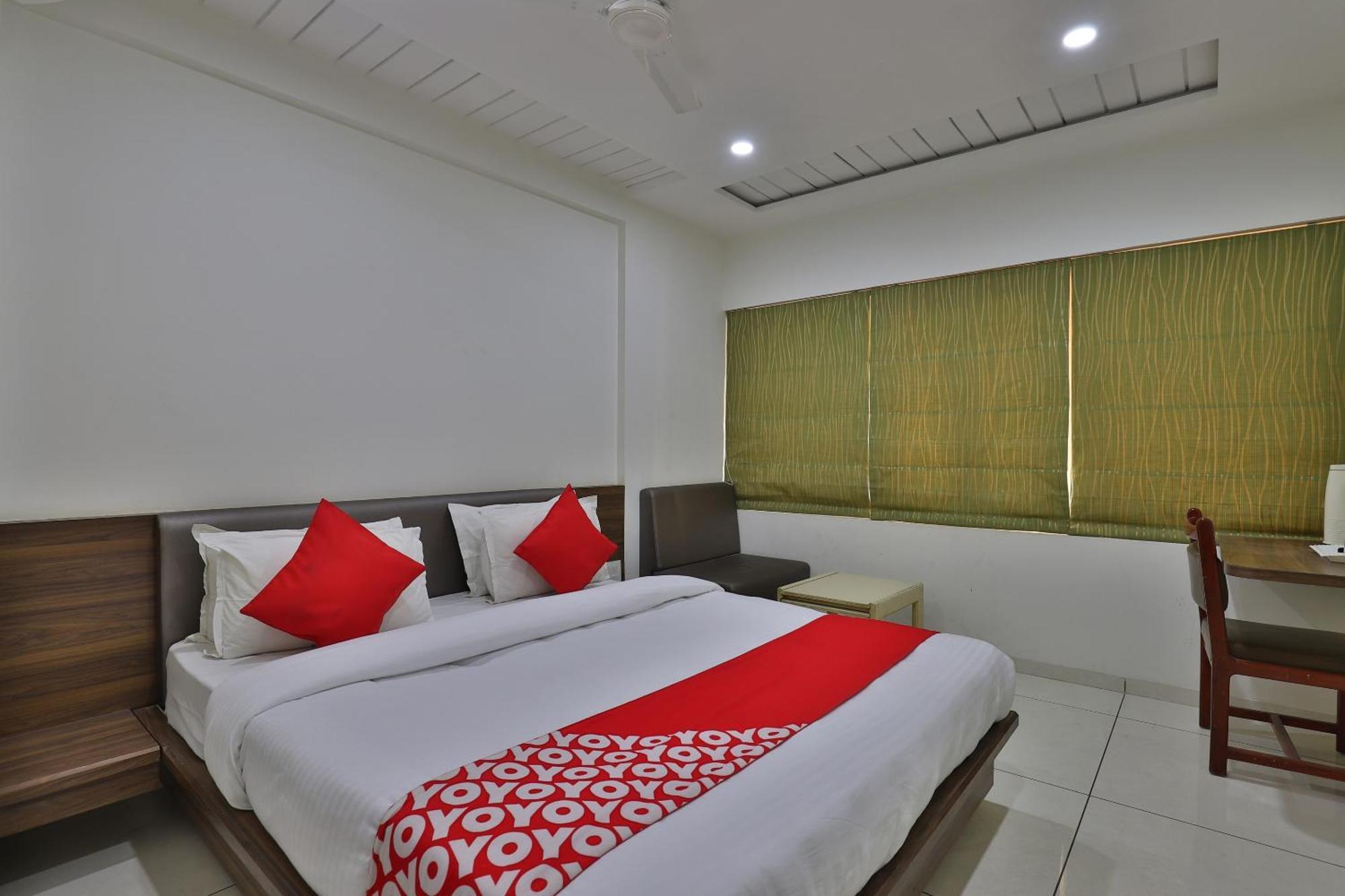 Collection O Hotel Panchsheel Vadodara Bagian luar foto