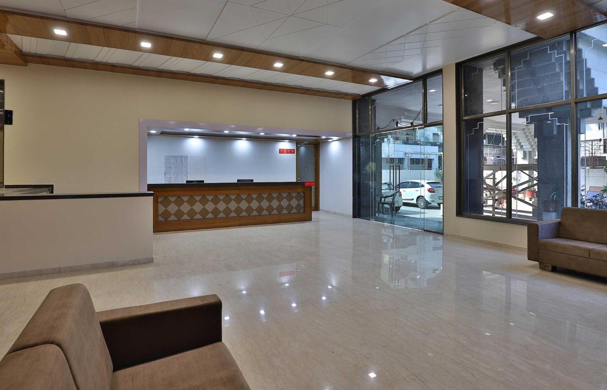 Collection O Hotel Panchsheel Vadodara Bagian luar foto